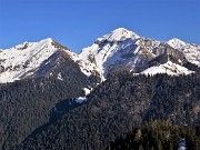 70 Bella la vista sul Monte Cavallo (2323 m) e la Val Terzera